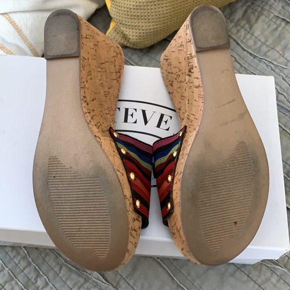 Steven Madden multi-colored wedge platform sandals. - Picture 5 of 8